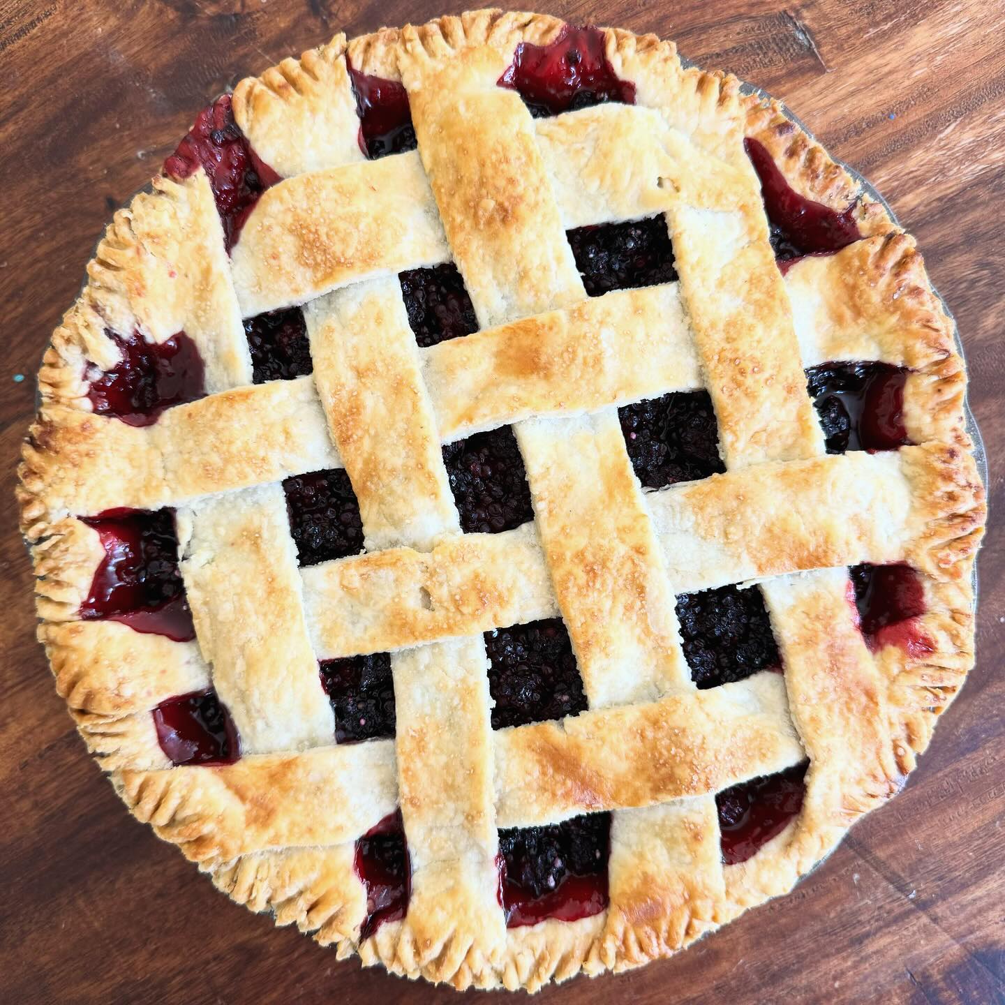 Photograph of a pie from @flyingjpies on Instagram