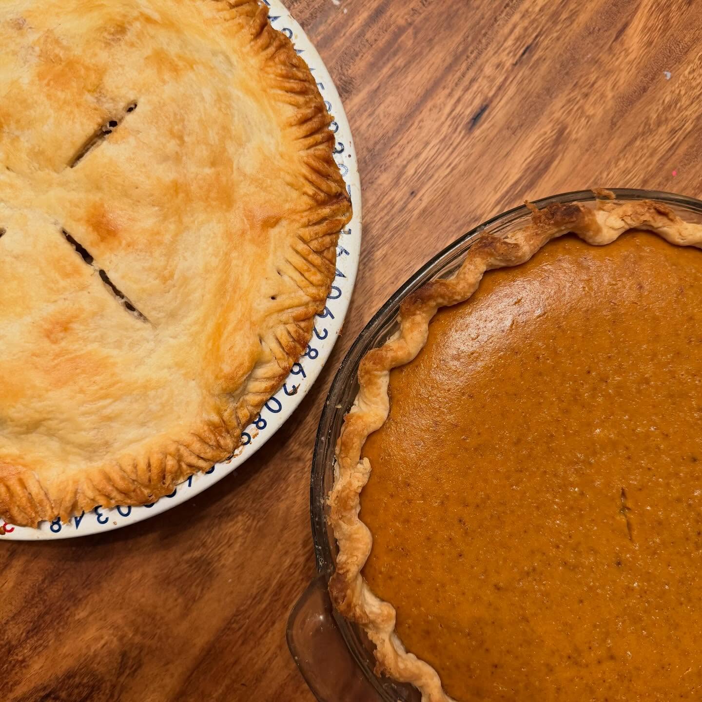 Photograph of a pie from @flyingjpies on Instagram